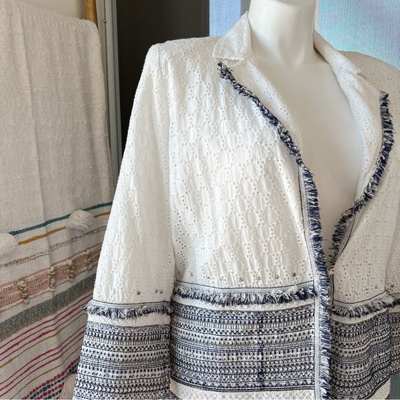 Chico’s White Blue Eyelet Linen Blend Embellished Lightweight Coat Women’s Large - Picture 2 of 9
